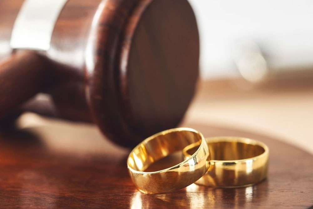 Contested Divorce Gavel and Rings